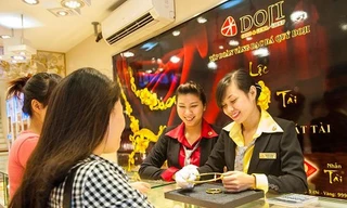 Giá vàng trong nước ngược thế giới