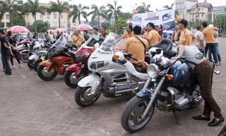 Môtô khủng tụ tập tại Hà Nội