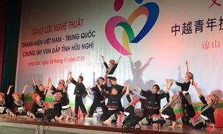 Nhiều tiết mục hay, đậm đà bản sắc dân tộc tại buổi giao lưu. Ảnh: Duy Chiến 