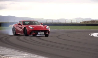 “Khổ” như lái siêu xe