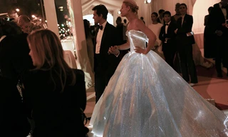 Chiêm ngưỡng váy phát sáng của nàng Lọ Lem tại Met Gala 2016