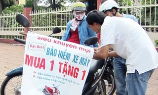 Bảo hiểm siêu rẻ “ngập” Hà thành