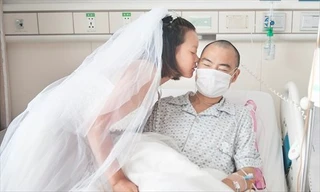  Xiang Hua cầu hôn bạn trai Li Zhen. Ảnh: CFP 