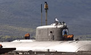Tàu ngầm Đề án 949A trở về sau chuyến tuần tra. Ảnh: Sputnik.