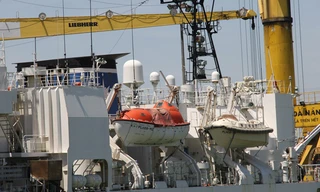 Tàu Echigo PLH 08 cập cảng Tiên Sa. Ảnh: T.T