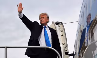 Tổng thống Donald Trump đến Việt Nam trong năm đầu tiên cầm quyền, đây là khác biệt so với các Tổng thống Mỹ tiền nhiệm của công (ảnh: Reuters)