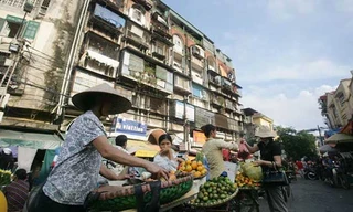 “Chốn ngủ” của những lao động nghèo dưới gầm cầu Long Biên