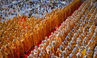 Tăng ni từ các Giáo hội Phật giáo 24 quận huyện ở TP HCM tề tựu tại Việt Nam Quốc Tự. Ảnh: Thành Nguyễn.