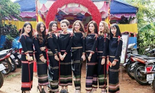 Những dàn bê tráp toàn trai xinh gái đẹp nổi bật hơn cả cô dâu, chú rể