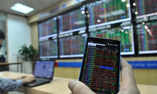 Vn-Index vừa chốt tuần thứ ba của tháng Tư bằng việc mất gần 15 điểm. Ảnh: VnExpress