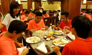 Thực đơn của các cầu thủ U19 Việt Nam được chuyên gia dinh dưỡng xem xét kỹ càng. Ảnh: Tùng Lê.