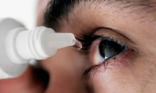 Bệnh viêm kết mạc dị ứng thường khiến người bệnh vô cùng ngứa mắt, khó chịu.