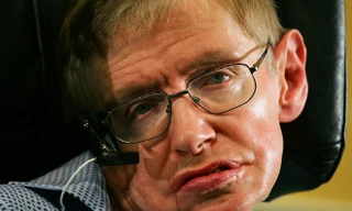 Khuyết tật cơ thể không thể ngăn TS Stephen Hawking khám phá vũ trụ