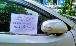 Dòng chữ trên xe ô tô được lan truyền trên mạng xã hội