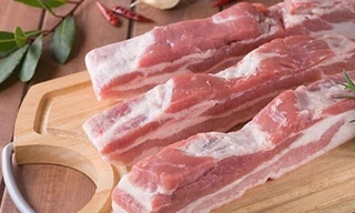 Thịt ba chỉ om trám đen đưa cơm ngày se lạnh