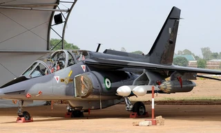 Tướng không quân Pháp 'mượn tạm' chiến đấu cơ để đi du lịch