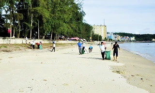 'Giải vây' rác biển trả lại cảnh quan cho Cô Tô
