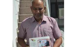 Anh Devinder Thakur đau đớn khi không thể bảo vệ con trước thử thách "Cá voi xanh". Ảnh: Indiatimes.