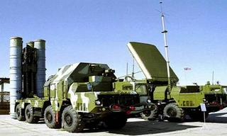 Hệ thống tên lửa phòng không S-300 của Nga