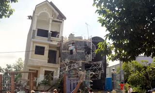 Sập nhà 4 tầng, hàng chục người 'tim đập, chân run'