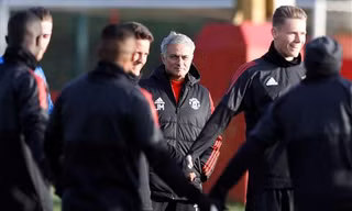 MU tập chiêu lạ trước trận chiến với Benfica