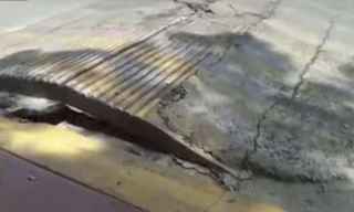 Mặt đường bị nứt ở Mexico, di chuyển lên xuống như đang bị “lá phổi” của Trái đất đẩy lên