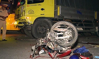 Hiện trường tai nạn khiến hai thanh niên tử vong. Ảnh: Vĩnh Nam.