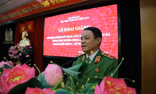 Đồng chí Thiếu tướng, PGS.TS Đặng Xuân Khang - Phó Giám đốc Học viện phát biểu chỉ đạo chương trình