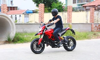 Johnny Trí Nguyễn tậu xe Ducati giá hơn 400 triệu
