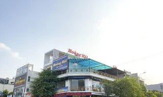 Trên DCar Hạng Thương Gia - Hoàng Hải thăm Vịnh Hạ Long