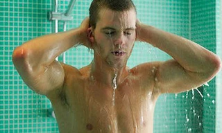 Tắm không đúng bị đột tử dù trẻ khỏe