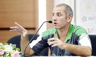 HLV Graechen nói Công Phượng 'dự bị quá lâu nên mất tự tin'