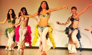 Khi giới trẻ hẹn hò múa bụng ban trưa