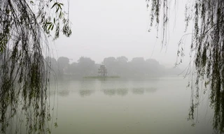 Hạt mưa phùn thường chỉ cỡ khoảng 1 milimét, và sà xuống đất thong thả hơn nhiều.