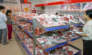 Giá thịt lợn, thịt bò, thịt gà nhập khẩu đã qua giết mổ chỉ rẻ bằng 1/3 đến 1/2 so với giá thịt trong nước.