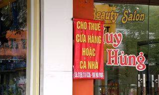 Ế ẩm, cửa hàng bán lẻ ồ ạt đổi chủ