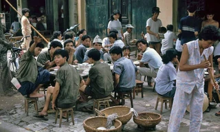 Ảnh hiếm 'thương mại vỉa hè' Hà Nội những năm 90