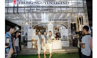 Ba nàng hậu giao lưu, tặng sách tại Lễ hội cà phê Buôn Ma Thuột