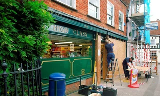 Các nhà khảo cổ khai quật "kho báu trung cổ" mà băng trộm đã vô tình mở lối vào - ảnh: LIVE SCIENC