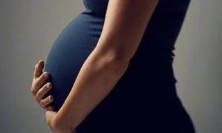 Sharmira Johnson được cho là vi phạm chính sách "không mang bầu trong thời gian làm việc" của công ty nên cô bị đuổi việc. Ảnh minh họa: Breaking News USA.