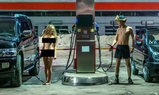 Liana Klewtsowa khoả thân phản đối giá xăng tăng (Ảnh: Panteres)