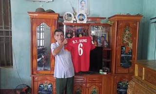 Ông Bùi Văn Khánh, cha đẻ của thủ môn Bùi Tiến Dũng và tiền vệ Bùi Tiến Dụng. Ảnh: Đức Huy