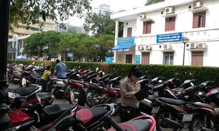 Các bãi giữ xe trên phố Trần Hưng Đạo tại đoạn thi công ga ngầm cũng bị thu hồi - Ảnh minh họa