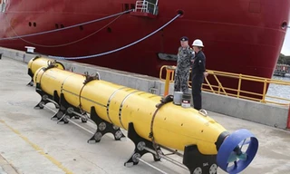 Thiết bị dò tìm tín hiệu hộp đen Towed Pinger Locator của Mỹ tham gia tìm kiếm MH370. Ảnh: AP