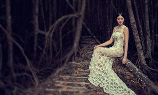 Gái quê Lê Thị Phương mặc đồ xuyên thấu, hở bạo giữa rừng