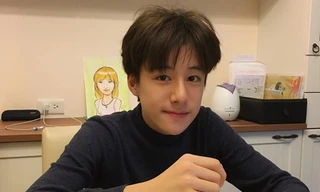 'Tiểu soái ca' 13 tuổi đã cao 1,70 m, học giỏi, đàn hay