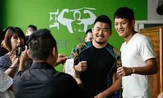 Flores để ảnh Từ Hiểu Đông kèm lời khiêu chiến trên Facebook.