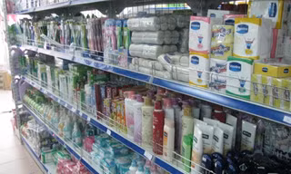 Hàng giả, hàng nhái không rõ nguồn gốc, xuất xứ lấn át hàng thật (Ảnh minh họa)