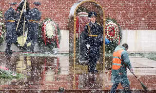 Tuyết rơi mạnh ở Moscow hôm 8/5. Ảnh: Livejournal