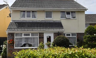 Nơi ở của ông Don có vẻ ngoài bình dị, giống các ngôi nhà xung quanh.